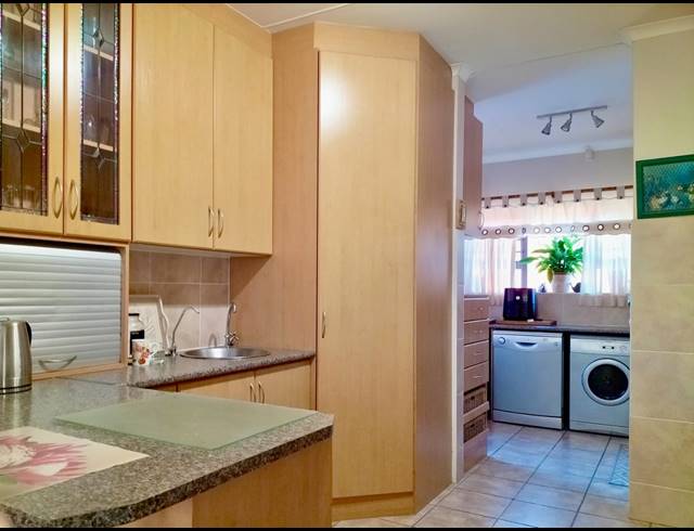 4 BEDROOM HOUSE FOR SALE IN FRAAIUITSIG